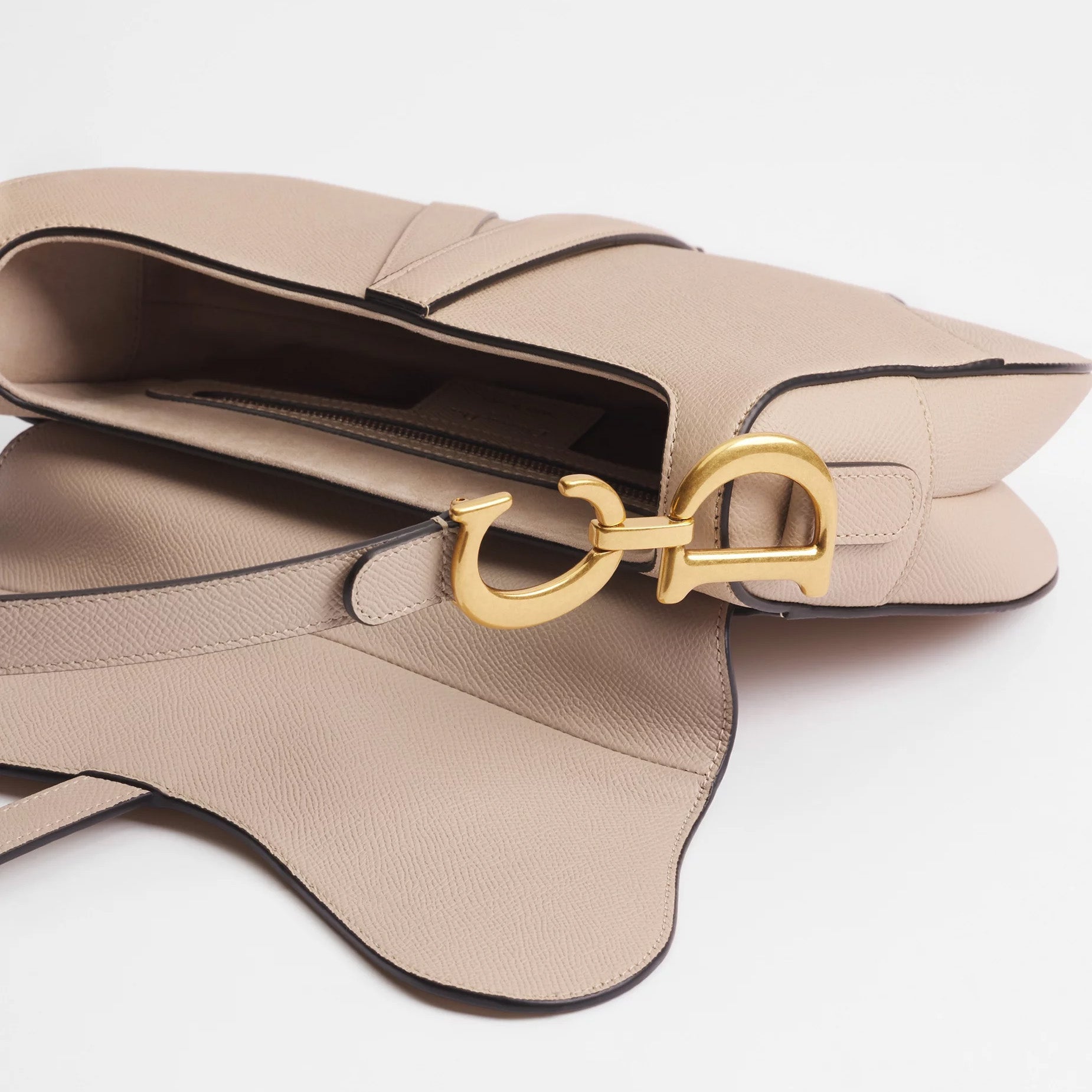 Grained Calfskin Saddle Flap Bag - VVISN
