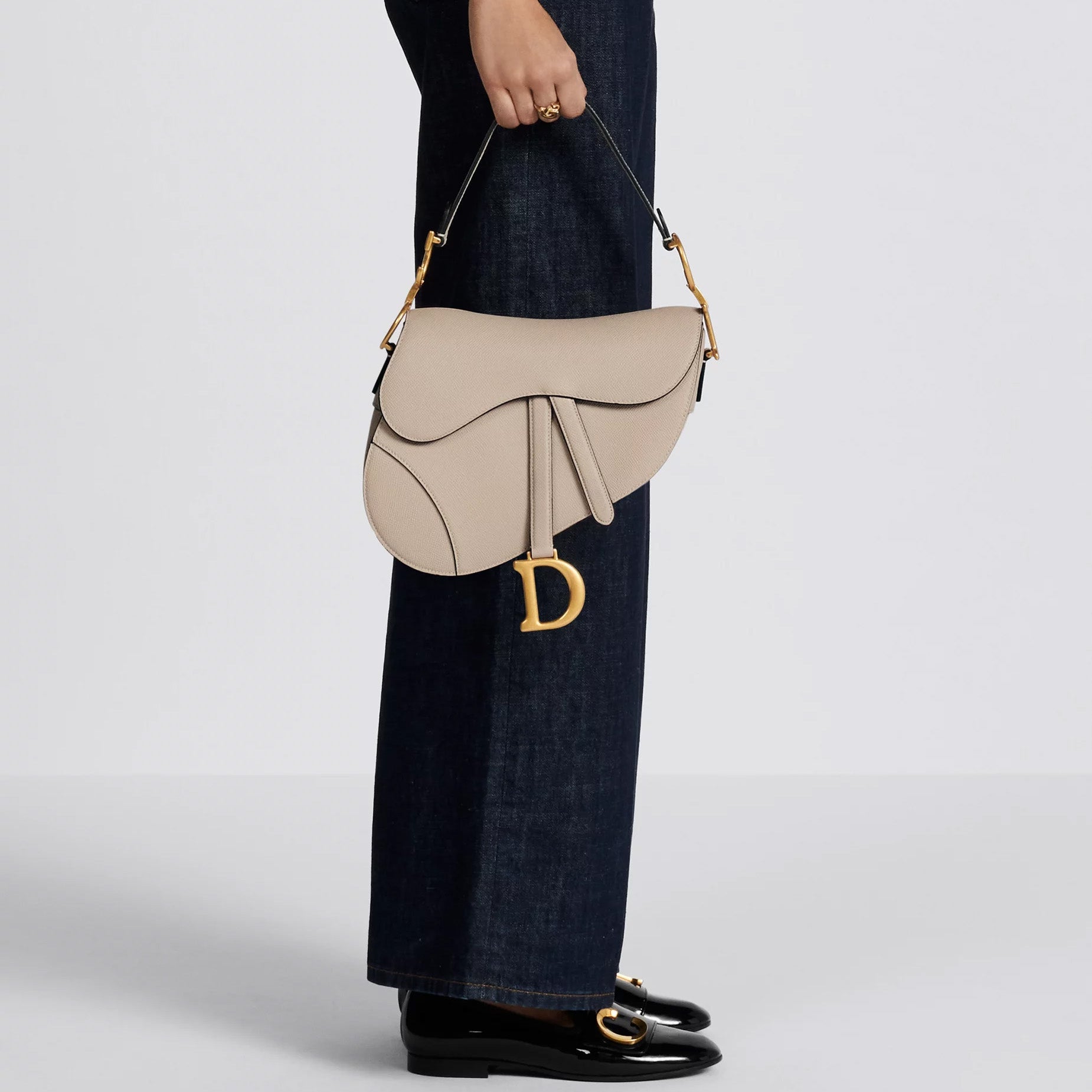 Grained Calfskin Saddle Flap Bag - VVISN