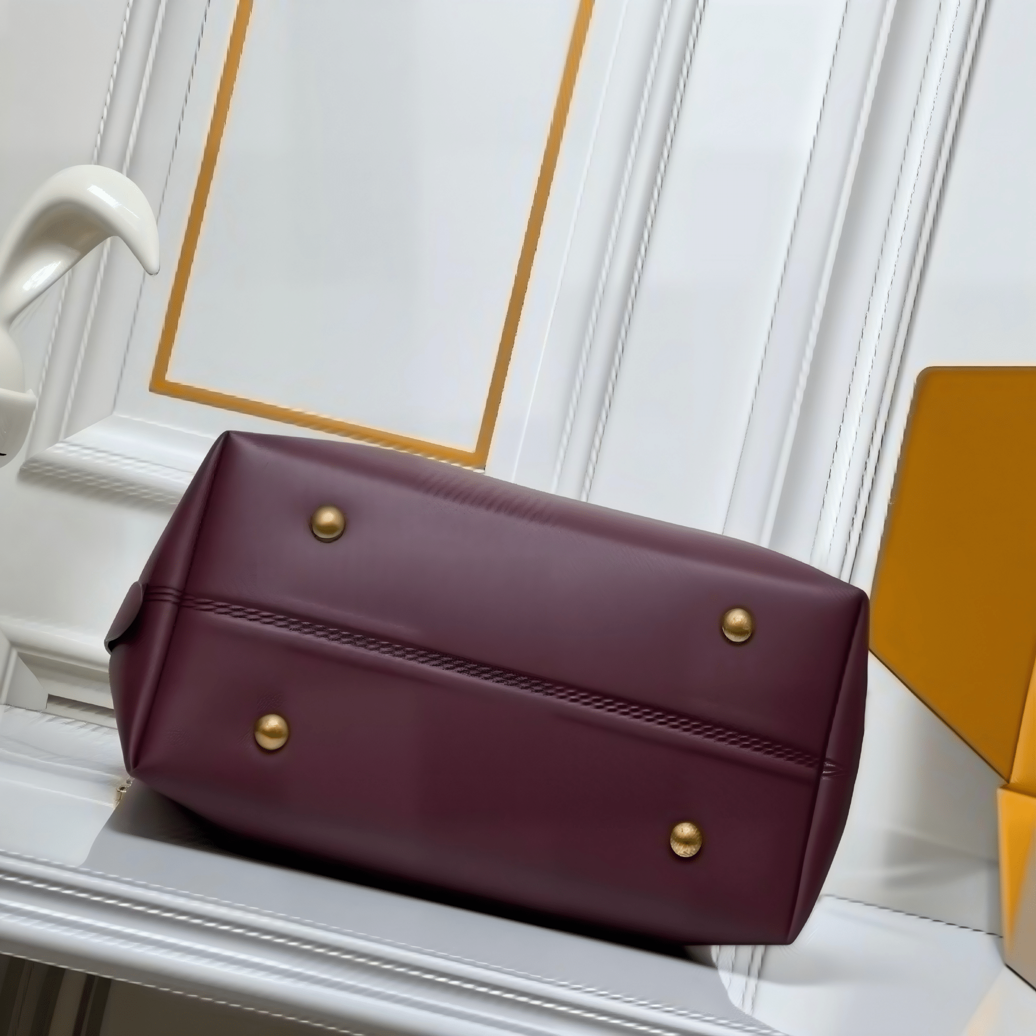 Hobo MM Handbag Rouge Concerto - VVISN