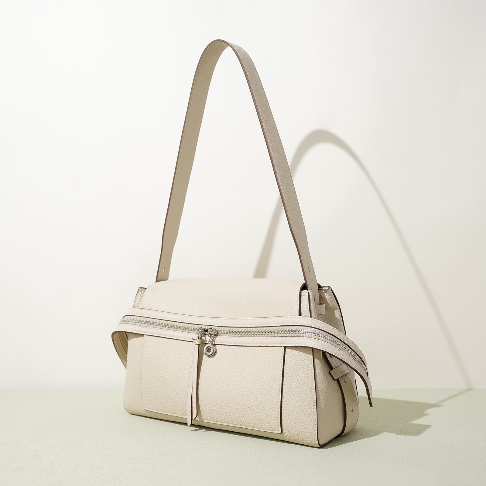 Large Leather Commuter Tote Handbag - VVISN