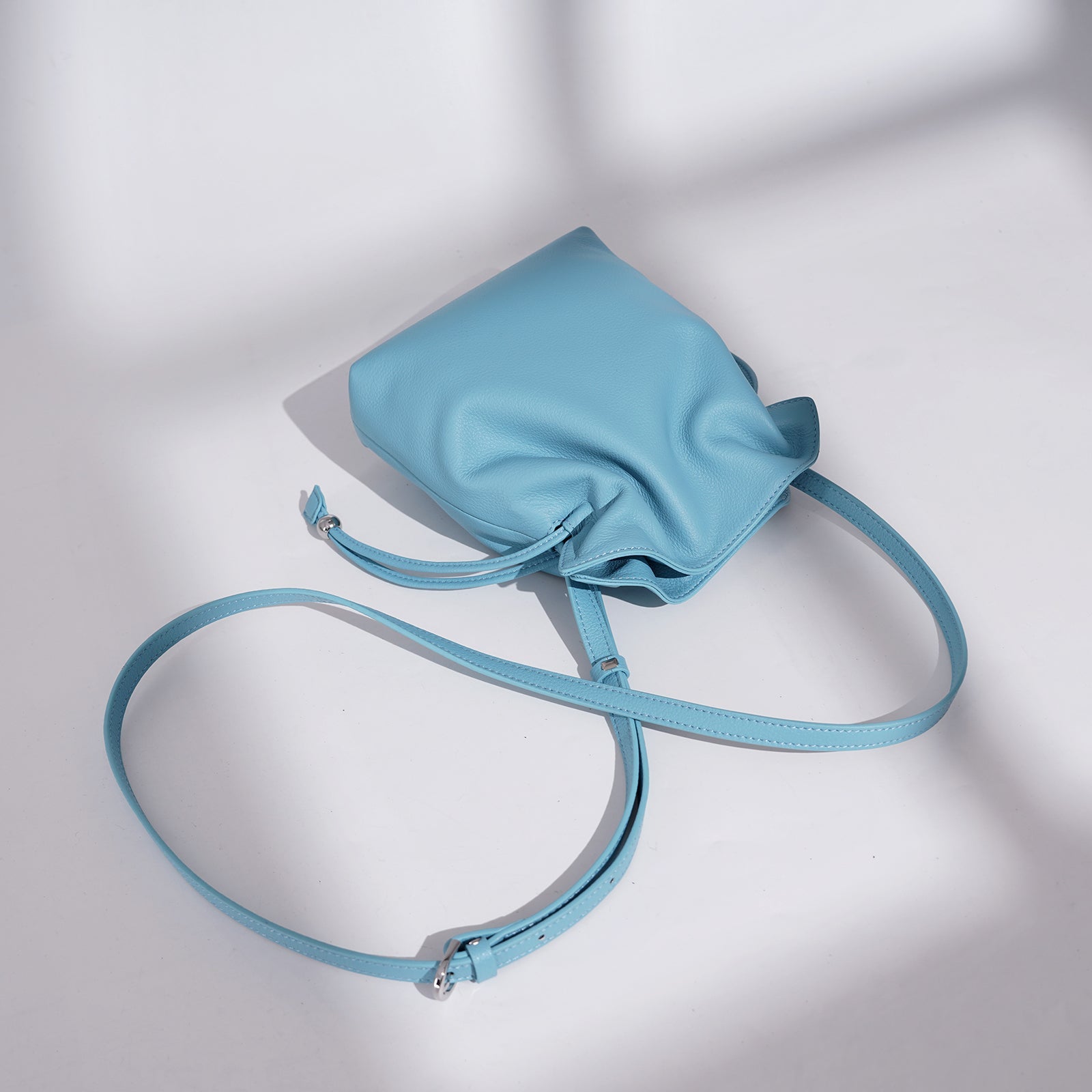 Lightweight Leather Crossbody Bag - VVISN