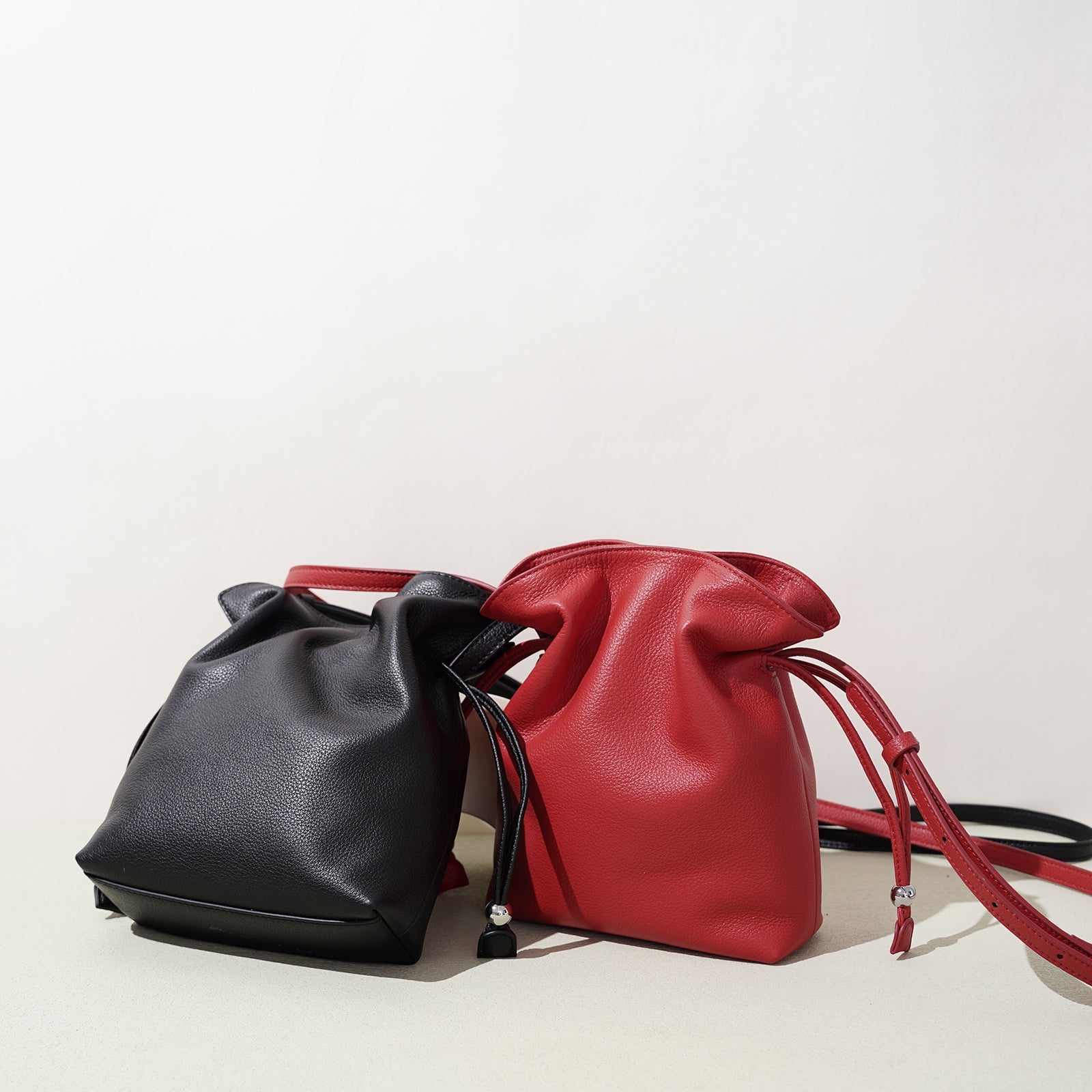 Lightweight Leather Crossbody Bag - VVISN