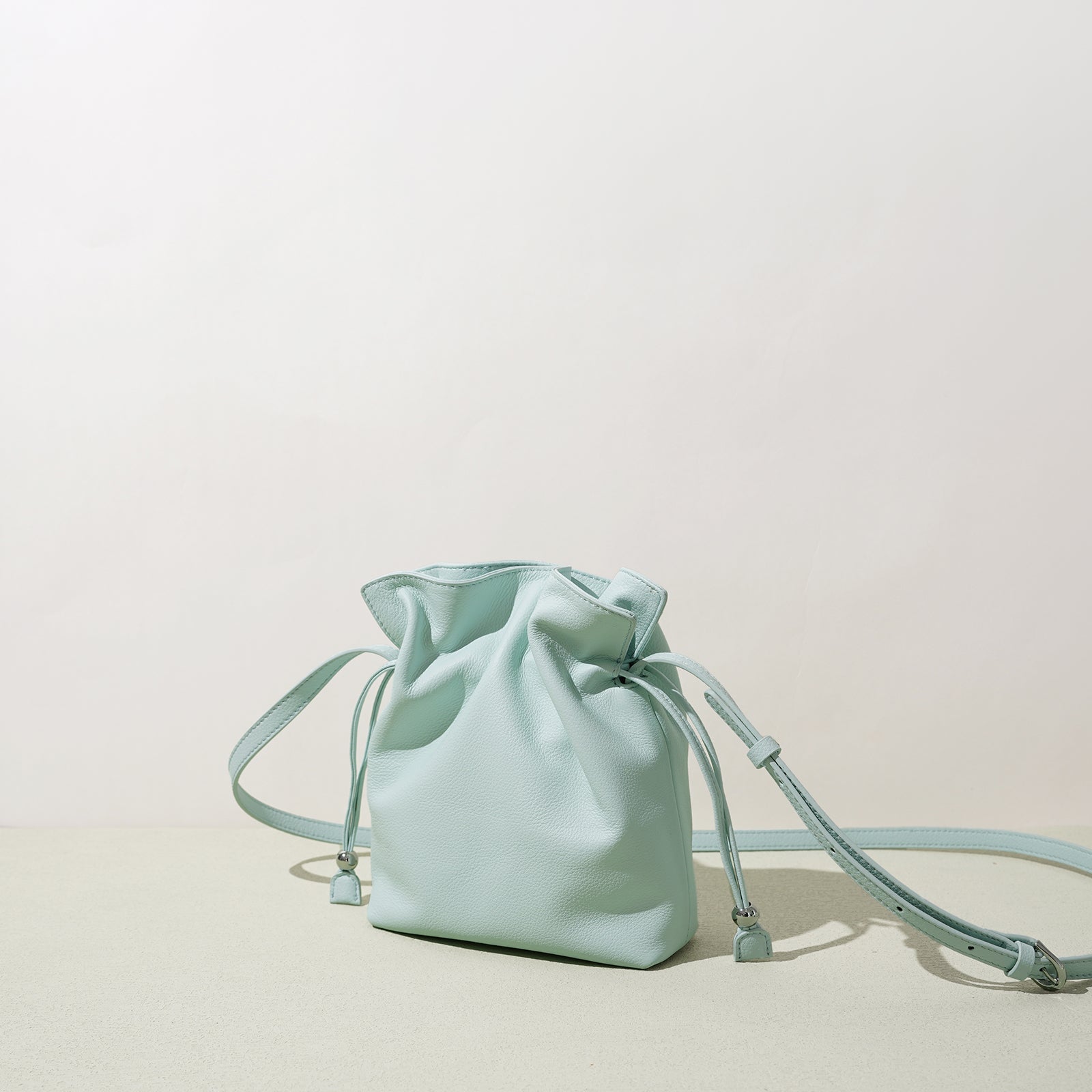 Lightweight Leather Crossbody Bag - VVISN