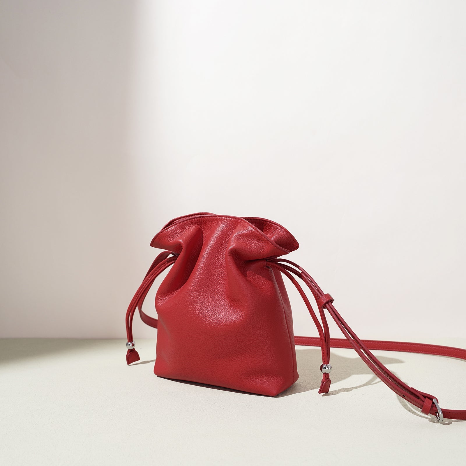 Lightweight Leather Crossbody Bag - VVISN