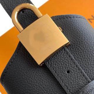 Low Key Hobo MM Handbag Black - VVISN