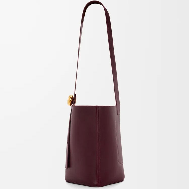 Medium Pebble bucket in smooth calfskin - VVISN