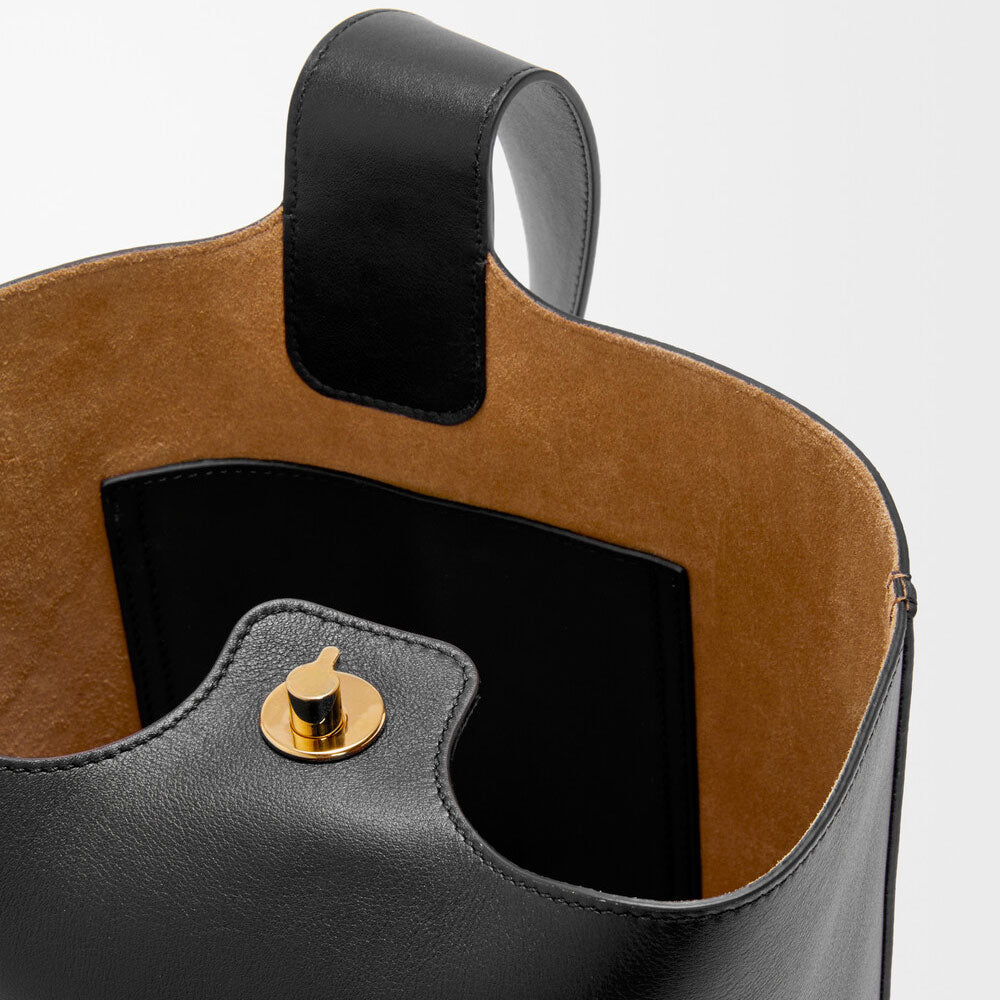 Pebble Leather Bucket Bag in Black - VVISN