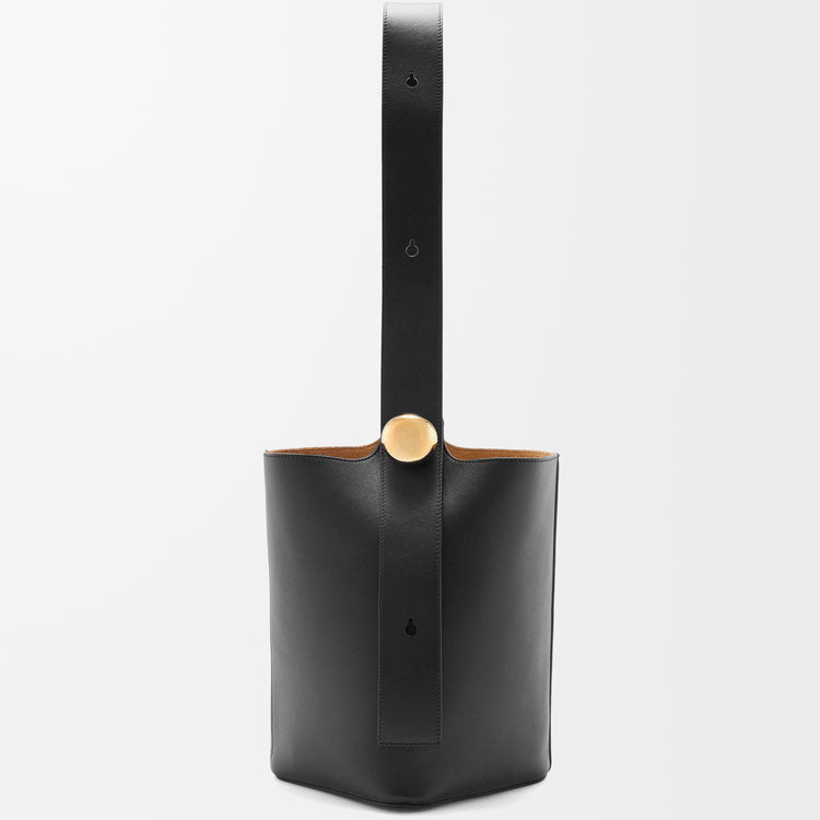 Pebble Leather Bucket Bag in Black - VVISN