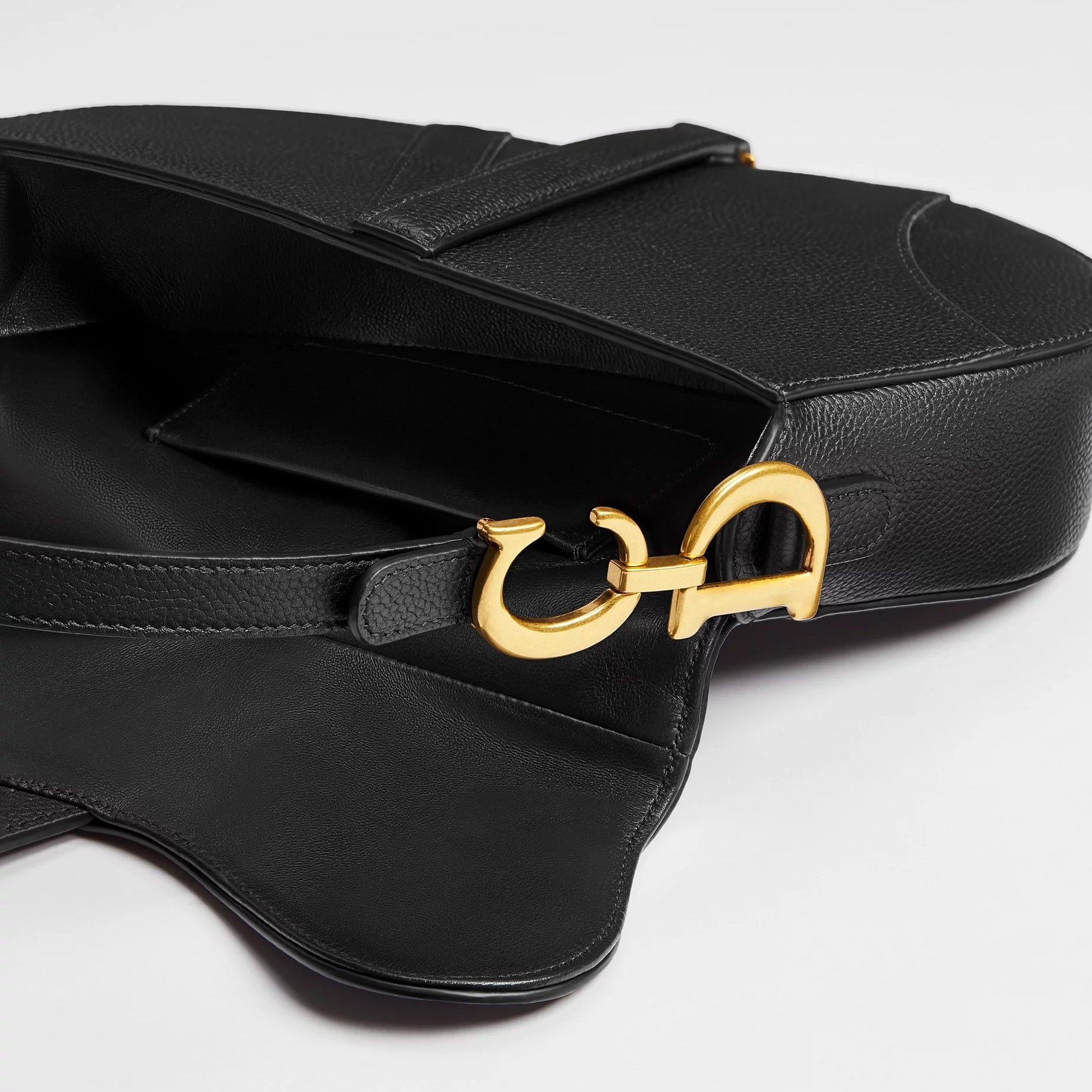 Small Grained Calfskin Saddle Bag - VVISN