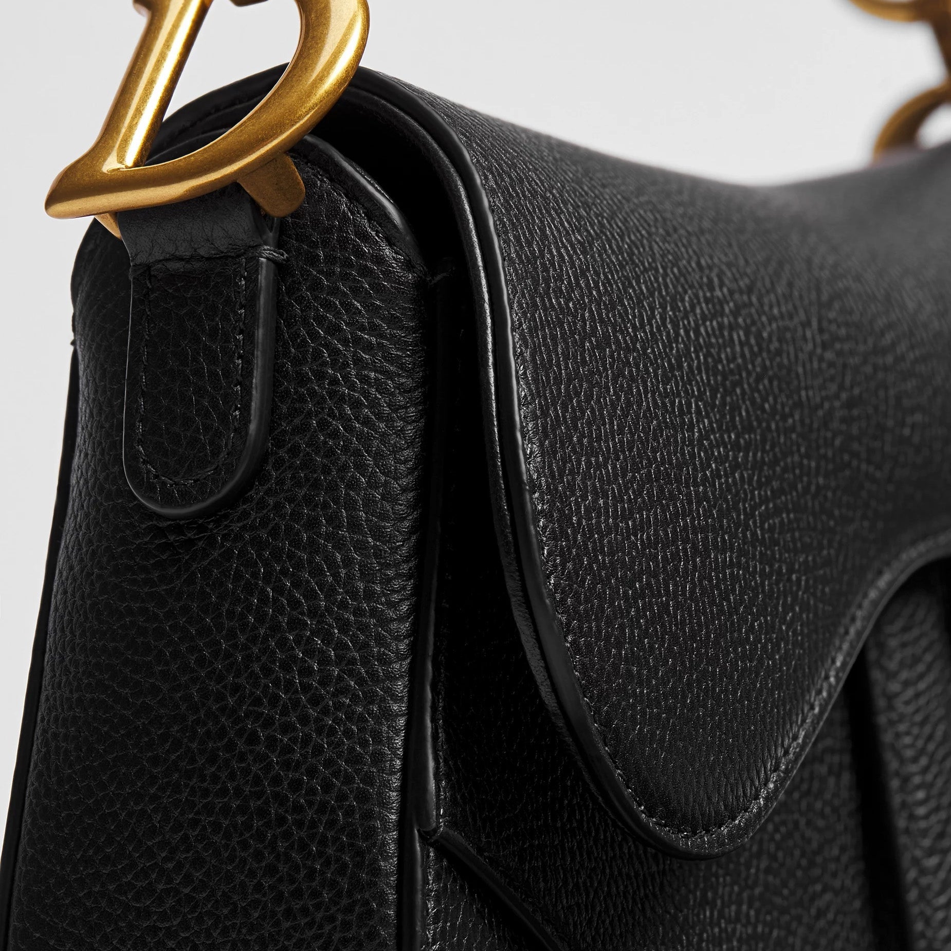 Small Grained Calfskin Saddle Bag - VVISN