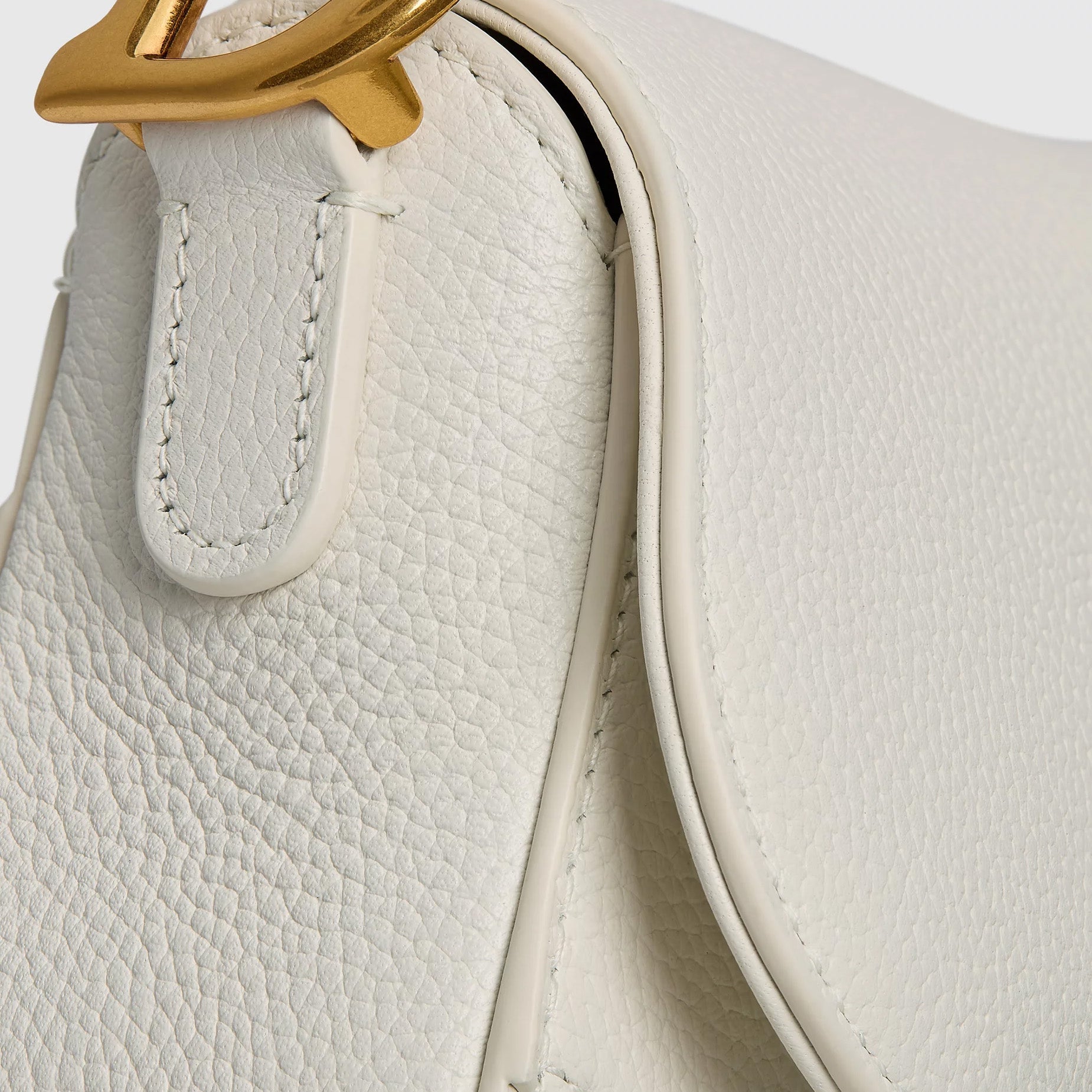 Small Grained Calfskin Saddle Flap Bag - VVISN
