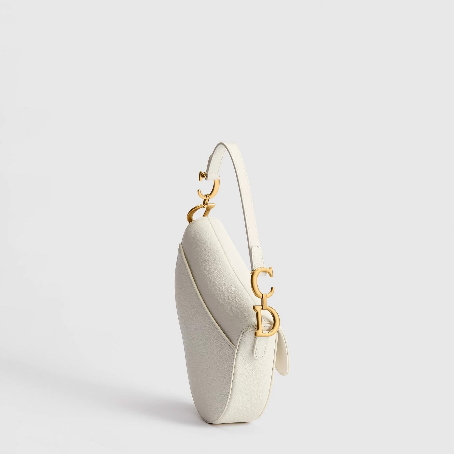 Small Grained Calfskin Saddle Flap Bag - VVISN