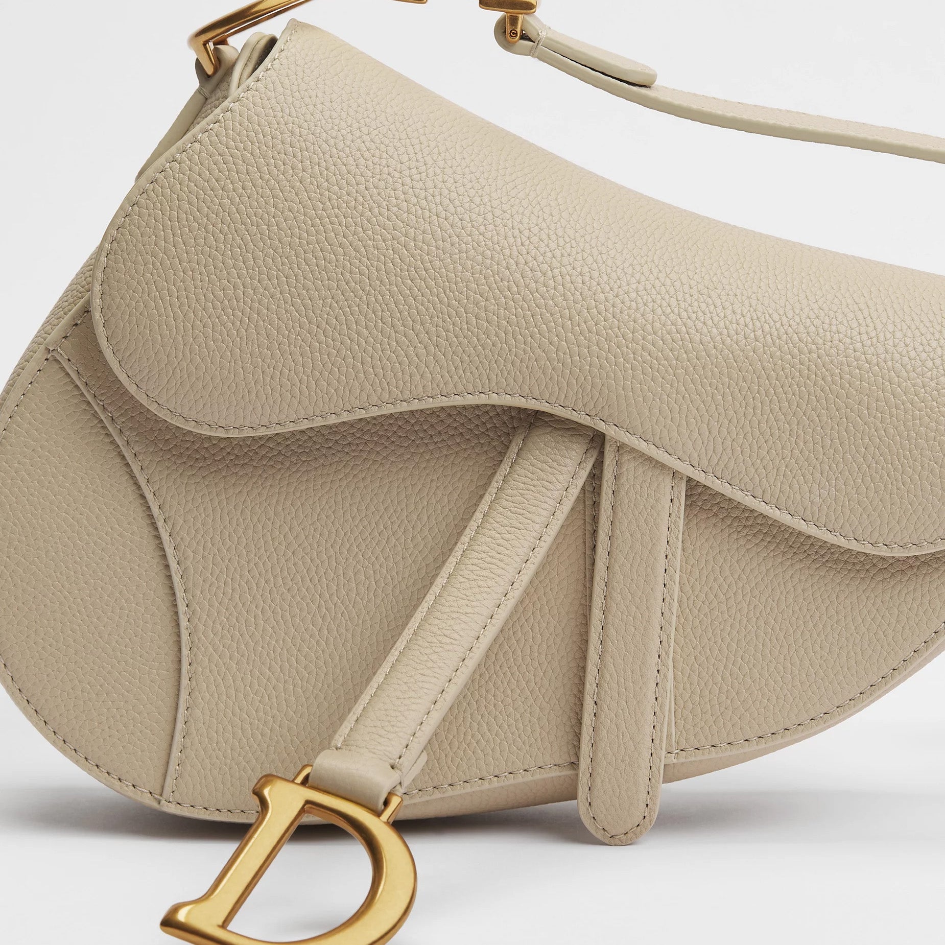 Small Grained Leather Saddle Flap Bag - VVISN