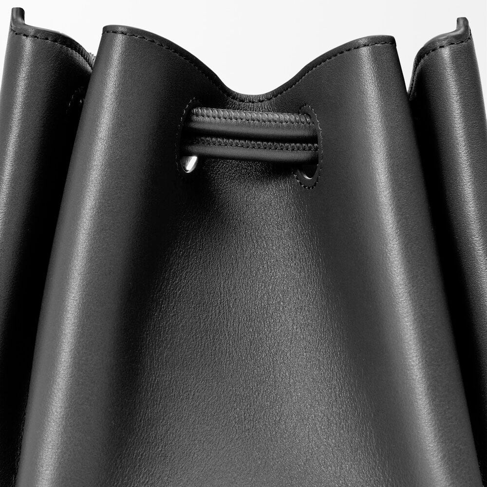 Small Madrid bag in supple calfskin Black - VVISN