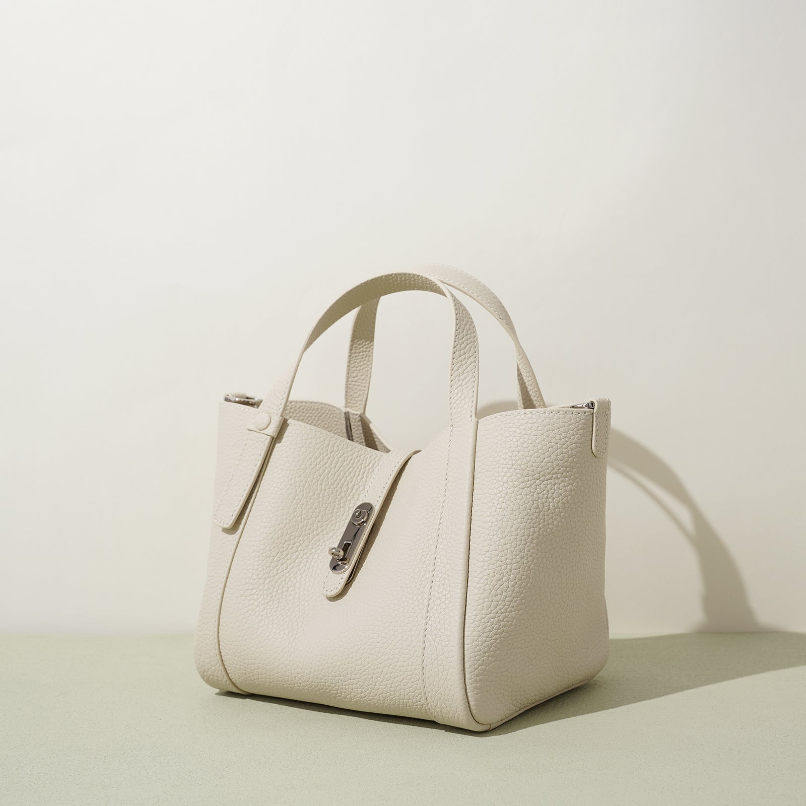 Structured Leather Drawstring Bucket Bag - VVISN