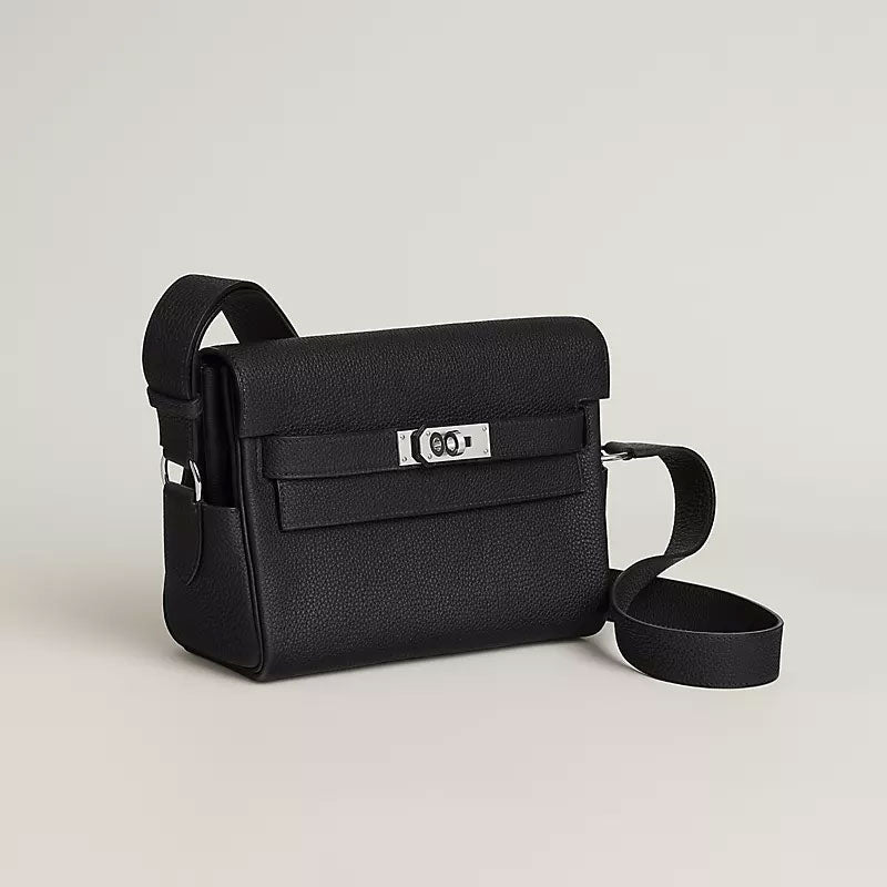 Togo Calfskin Shoulder Bag Black - VVISN