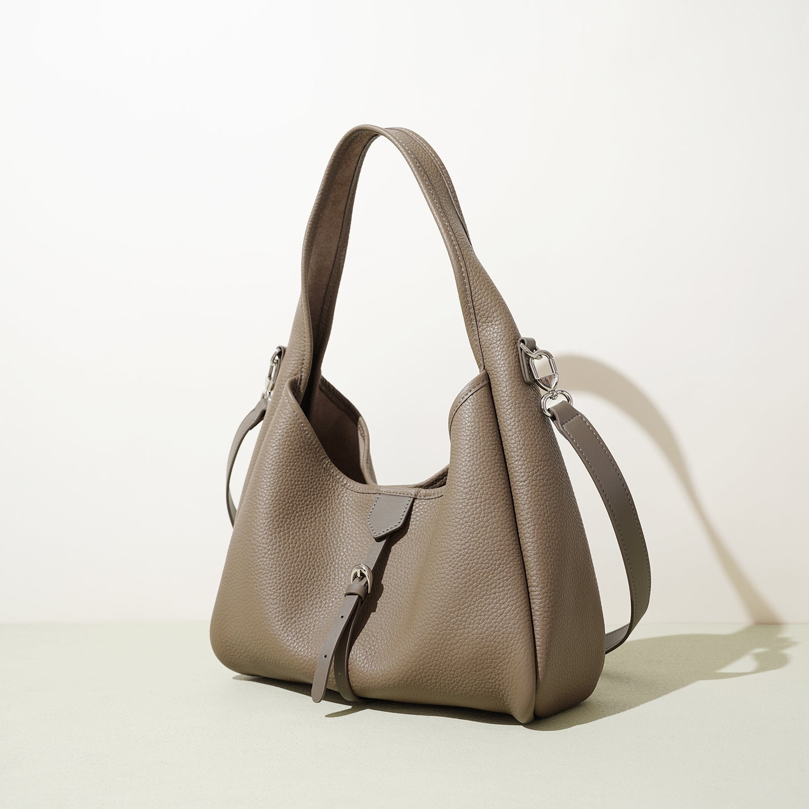 Top Grain Cowhide Minimalist Shoulder Bag - VVISN
