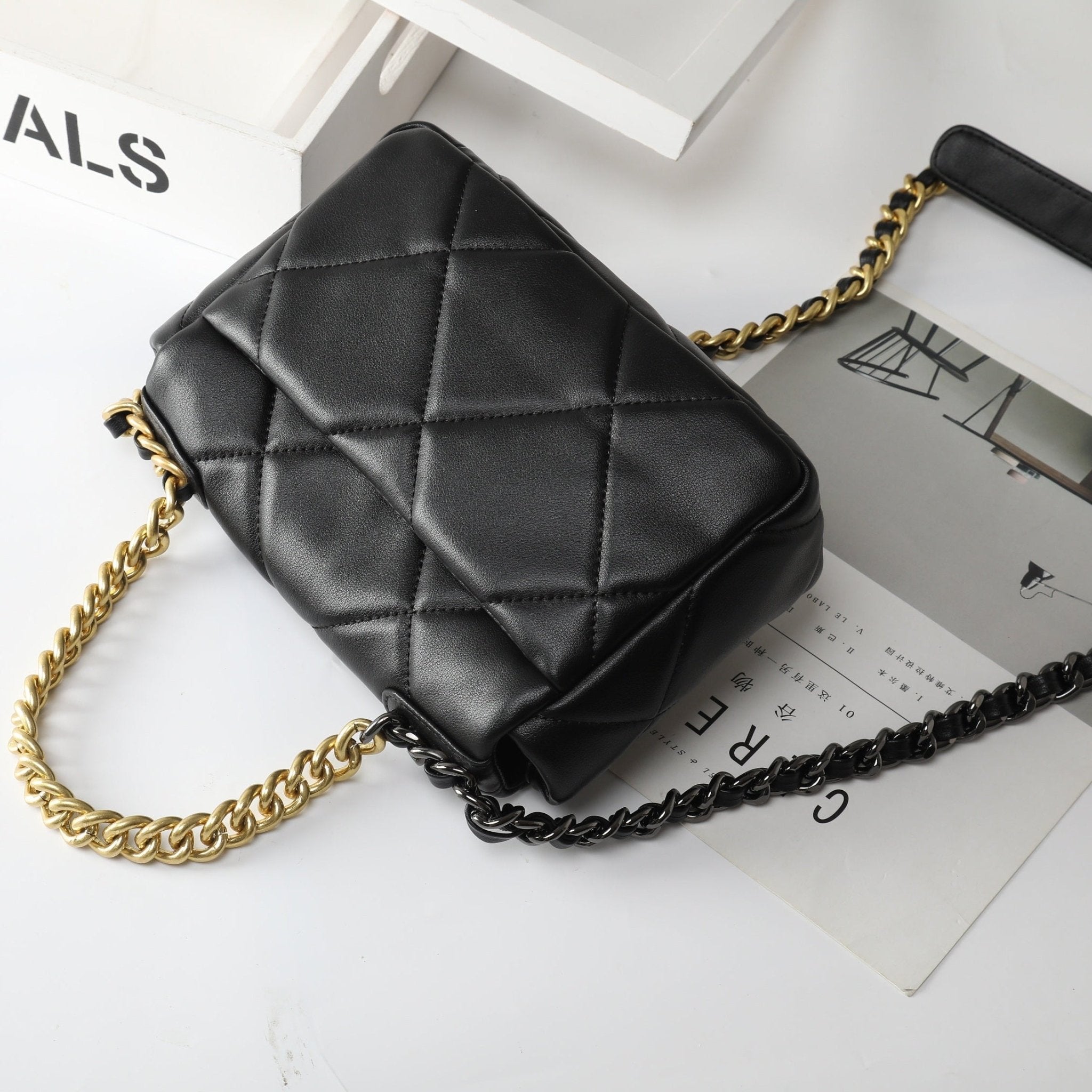 Top Grain Cowhide Quilted Chain Bag - VVISN