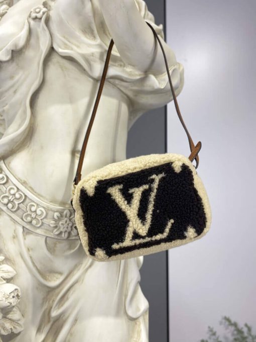 Louis Vuitton Beach Pouch M68599 - Image 2