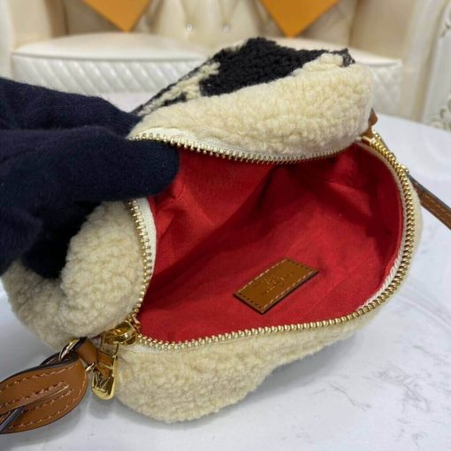 Louis Vuitton Beach Pouch M68599 - Image 11