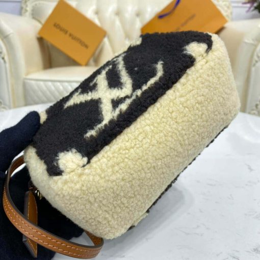 Louis Vuitton Beach Pouch M68599 - Image 6