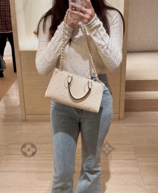 Louis Vuitton Grained Cowhide Leather OnTheGo East West Bag M23698 M23640 White - Image 4