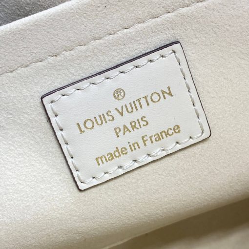 Louis Vuitton Grained Cowhide Leather OnTheGo East West Bag M23698 M23640 White - Image 13