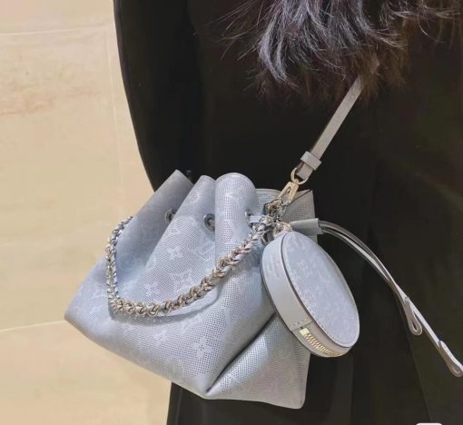 Louis Vuitton Mahina Bella Tote Bag M21582 Bleu Horizon - Image 4