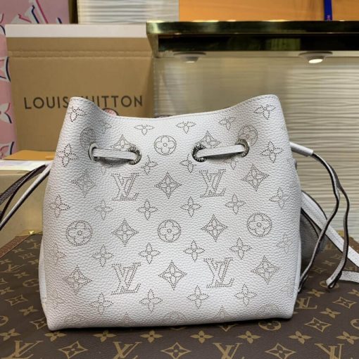 Louis Vuitton Mahina Leather Bella M58480 - Image 9