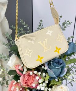 Louis Vuitton Mini Pochette Accessoires M80501 Cream