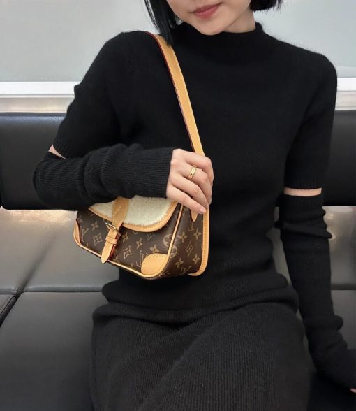 Louis Vuitton Monogram and Shearling Diane Bag M46317 - Image 4