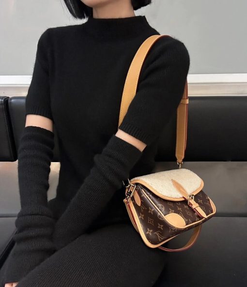 Louis Vuitton Monogram and Shearling Diane Bag M46317 - Image 5