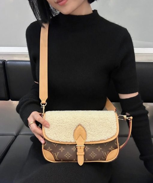 Louis Vuitton Monogram and Shearling Diane Bag M46317 - Image 6