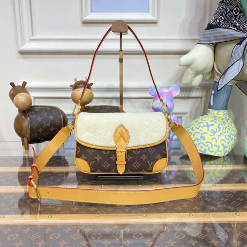 Louis Vuitton Monogram and Shearling Diane Bag M46317 - Image 8