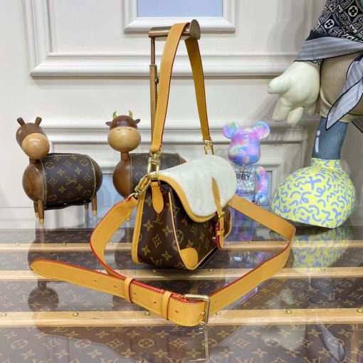 Louis Vuitton Monogram and Shearling Diane Bag M46317 - Image 9
