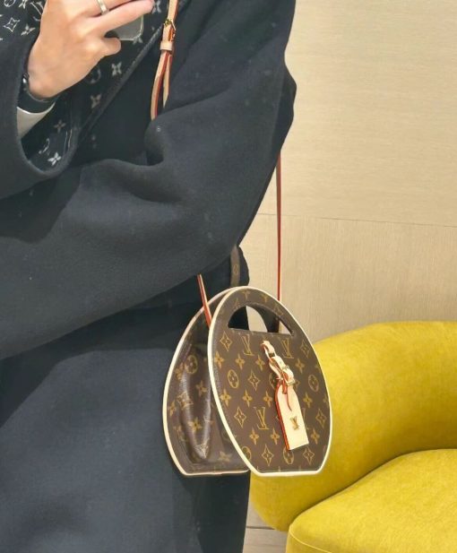 Louis Vuitton Monogram Canvas Around Me PM Bag M47117 - Image 3