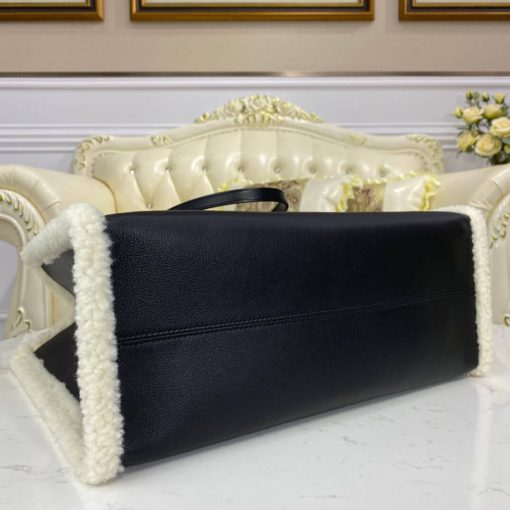 Louis Vuitton Onthego GM M56958 In Leather and Shearling - Image 6