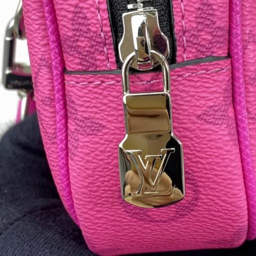 Louis Vuitton Outdoor Pouch Rosy M30781 - Image 11