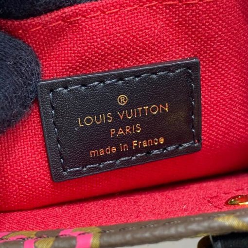 Louis Vuitton Signature Drawn Petit Sac Plat M80839 - Image 14