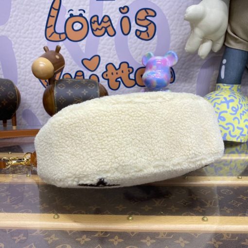 Louis Vuitton Ski Shearling Over The Moon Bag M23321 - Image 9