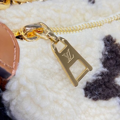 Louis Vuitton Ski Shearling Over The Moon Bag M23321 - Image 10