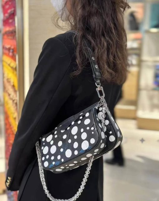 LV x YK Multi Pochette Accessoires? M46410 Black/White - Image 7