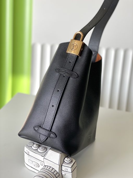 Louis Vuitton Low Key Hobo PM M25352 - Image 4
